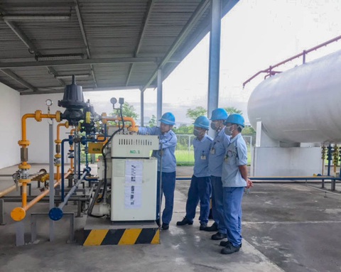 Lý thuyết suông thì du học Mỹ, Pháp cũng không được việc, phải xắn tay với anh em - Ảnh 2. Lý thuyết suông thì du học Mỹ, Pháp cũng không được việc, phải xắn tay với anh em - Ảnh 2.