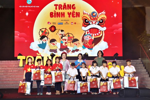 Góp “Trăng bình yên” từ BRG tới trẻ em có hoàn cảnh đặc biệt - Ảnh 2. Góp “Trăng bình yên” từ BRG tới trẻ em có hoàn cảnh đặc biệt - Ảnh 2.
