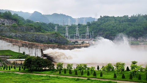 Sáng mai 30-9, thủy điện Hòa Bình mở 1 cửa xả đáy - Ảnh 1. Sáng mai 30-9, thủy điện Hòa Bình mở 1 cửa xả đáy - Ảnh 1.