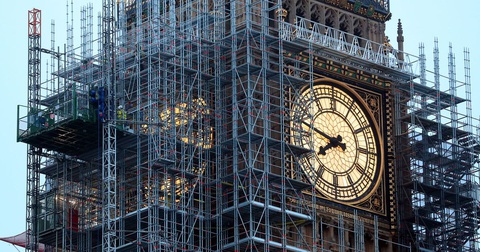 Tháp đồng hồ Big Ben sắp lộ diện sau hơn 3 năm trùng tu - Ảnh 1. Tháp đồng hồ Big Ben sắp lộ diện sau hơn 3 năm trùng tu - Ảnh 1.