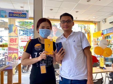 Realme 7 series đạt mốc 3.600 đơn đặt hàng chỉ trong 4 ngày - Ảnh 3. Realme 7 series đạt mốc 3.600 đơn đặt hàng chỉ trong 4 ngày - Ảnh 3.