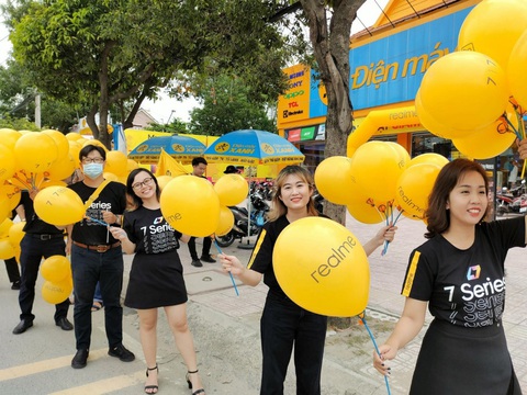 Realme 7 series đạt mốc 3.600 đơn đặt hàng chỉ trong 4 ngày - Ảnh 5. Realme 7 series đạt mốc 3.600 đơn đặt hàng chỉ trong 4 ngày - Ảnh 5.