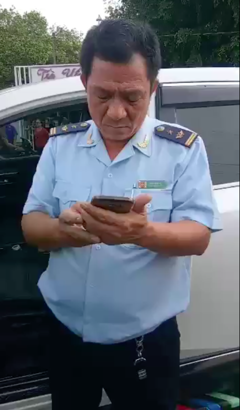 Không khởi tố phó Chi cục Hải quan cửa khẩu gây tai nạn bỏ chạy bị dân bắt - Ảnh 1. Không khởi tố phó Chi cục Hải quan cửa khẩu gây tai nạn bỏ chạy bị dân bắt - Ảnh 1.