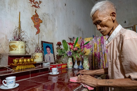 Nhọc nhằn đời phu đá - Kỳ 4: Xóm đá có 8 nấm mộ phu - Ảnh 2. Nhọc nhằn đời phu đá - Kỳ 4: Xóm đá có 8 nấm mộ phu - Ảnh 2.