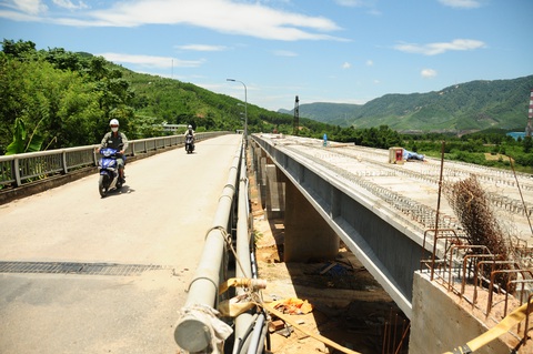 Nông Sơn, cây cầu nghĩa tình của bạn đọc trên bến Cà Tang - Ảnh 2. Nông Sơn, cây cầu nghĩa tình của bạn đọc trên bến Cà Tang - Ảnh 2.