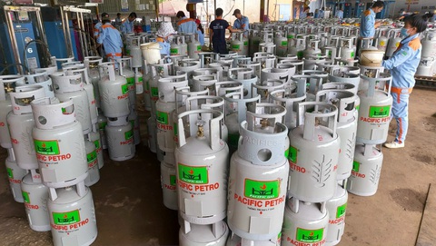 Giá gas tăng lần thứ 3 liên tiếp, thêm 6.000 đồng mỗi bình 12kg - Ảnh 1. Giá gas tăng lần thứ 3 liên tiếp, thêm 6.000 đồng mỗi bình 12kg - Ảnh 1.