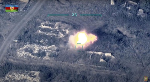 Azerbaijan tuyên bố phá hủy hệ thống phòng không S-300 và 130 xe tăng Armenia - Ảnh 1. Azerbaijan tuyên bố phá hủy hệ thống phòng không S-300 và 130 xe tăng Armenia - Ảnh 1.