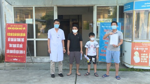 Ba bệnh nhân COVID-19 cuối cùng ở Hải Dương xuất viện - Ảnh 1. Ba bệnh nhân COVID-19 cuối cùng ở Hải Dương xuất viện - Ảnh 1.