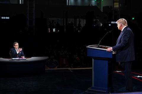 Chris Wallace: Muốn vô hình mà không được trong tranh luận Trump - Biden - Ảnh 1. Chris Wallace: Muốn vô hình mà không được trong tranh luận Trump - Biden - Ảnh 1.