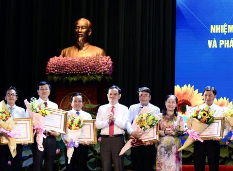 Bí thư Nguyễn Thiện Nhân: ‘Càng khó khăn càng phải thi đua - Ảnh 2. Bí thư Nguyễn Thiện Nhân: ‘Càng khó khăn càng phải thi đua - Ảnh 2.