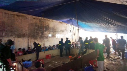 Tạm giữ 39 người liên quan sòng bạc lớn trên đường Võ Văn Kiệt - Ảnh 2. Tạm giữ 39 người liên quan sòng bạc lớn trên đường Võ Văn Kiệt - Ảnh 2.