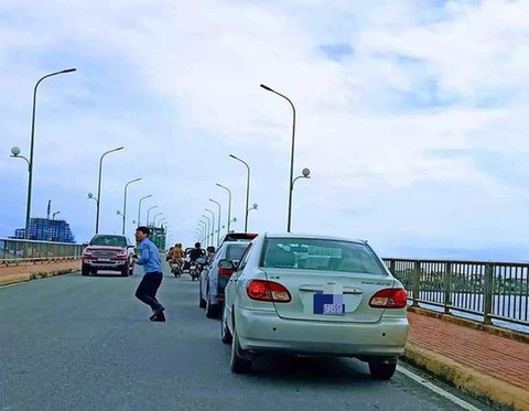 Thứ trưởng Nguyễn Đình Toàn xin lỗi người dân Quảng Bình - Ảnh 1. Thứ trưởng Nguyễn Đình Toàn xin lỗi người dân Quảng Bình - Ảnh 1.
