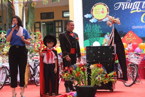 Xe đạp, trống Đội cùng trẻ em vui Trung thu - Ảnh 5. Xe đạp, trống Đội cùng trẻ em vui Trung thu - Ảnh 5.