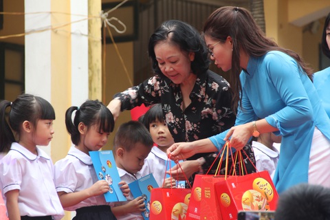 Xe đạp, trống Đội cùng trẻ em vui Trung thu - Ảnh 3. Xe đạp, trống Đội cùng trẻ em vui Trung thu - Ảnh 3.