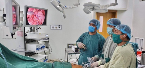 Dạ dày cụ bà nằm gần trọn trong lồng ngực, bác sĩ Cần Thơ mổ 3 tiếng - Ảnh 1. Dạ dày cụ bà nằm gần trọn trong lồng ngực, bác sĩ Cần Thơ mổ 3 tiếng - Ảnh 1.