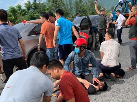 Công an nổ súng trên quốc lộ 1, bắt giữ vụ vận chuyển ma túy lớn - Ảnh 2. Công an nổ súng trên quốc lộ 1, bắt giữ vụ vận chuyển ma túy lớn - Ảnh 2.