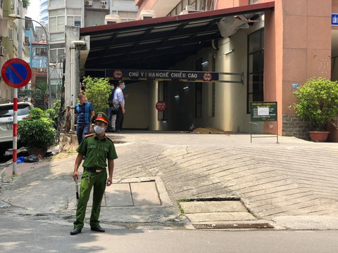 Nam thanh niên rơi từ tầng cao chung cư tử vong sau tiếng động lớn - Ảnh 1. Nam thanh niên rơi từ tầng cao chung cư tử vong sau tiếng động lớn - Ảnh 1.