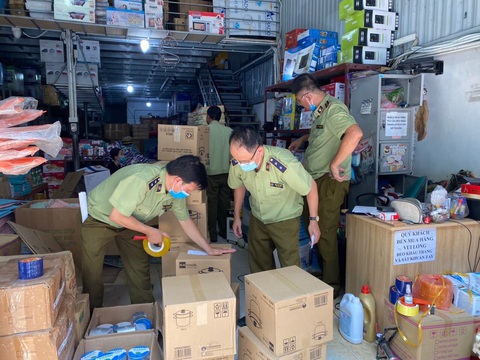 Cơ sở tại Hà Nội làm nhái bao bì sản phẩm của công ty ở TP.HCM - Ảnh 2. Cơ sở tại Hà Nội làm nhái bao bì sản phẩm của công ty ở TP.HCM - Ảnh 2.