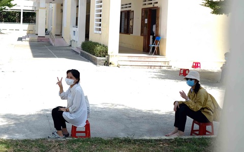 Thi tốt nghiệp THPT đợt 2: Bên trong điểm thi đặc biệt của thí sinh F1, F2 - Ảnh 3. Thi tốt nghiệp THPT đợt 2: Bên trong điểm thi đặc biệt của thí sinh F1, F2 - Ảnh 3.