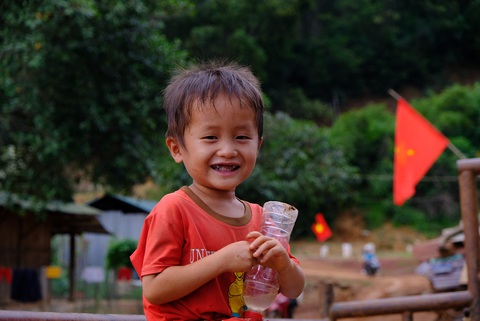 Tất bật chuẩn bị lễ khai giảng ở vùng dịch chồng dịch - Ảnh 1. Tất bật chuẩn bị lễ khai giảng ở vùng dịch chồng dịch - Ảnh 1.