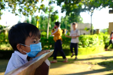 Tất bật chuẩn bị lễ khai giảng ở vùng dịch chồng dịch - Ảnh 2. Tất bật chuẩn bị lễ khai giảng ở vùng dịch chồng dịch - Ảnh 2.
