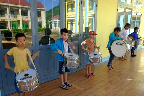 Tất bật chuẩn bị lễ khai giảng ở vùng dịch chồng dịch - Ảnh 7. Tất bật chuẩn bị lễ khai giảng ở vùng dịch chồng dịch - Ảnh 7.