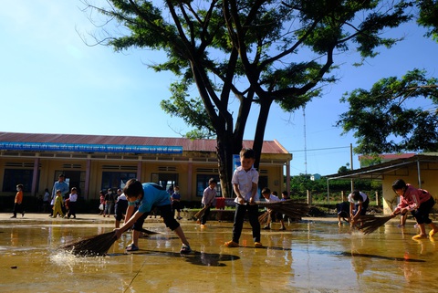 Tất bật chuẩn bị lễ khai giảng ở vùng dịch chồng dịch - Ảnh 8. Tất bật chuẩn bị lễ khai giảng ở vùng dịch chồng dịch - Ảnh 8.