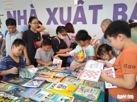 Nghịch lý ngành xuất bản đi lên, văn hóa đọc đi xuống - Ảnh 1. Nghịch lý ngành xuất bản đi lên, văn hóa đọc đi xuống - Ảnh 1.