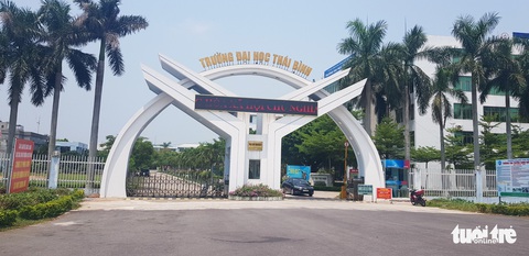 Sinh viên té ngửa học chính quy 4 năm, nhận bằng vừa học, vừa làm - Ảnh 4. Sinh viên té ngửa học chính quy 4 năm, nhận bằng vừa học, vừa làm - Ảnh 4.