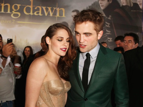 ‘Ma cà rồng’ Robert Pattinson mắc COVID-19, đoàn phim Batman phải dừng quay - Ảnh 4. ‘Ma cà rồng’ Robert Pattinson mắc COVID-19, đoàn phim Batman phải dừng quay - Ảnh 4.