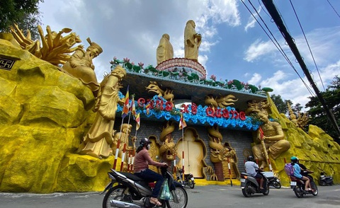 Tạm ngưng chức trụ trì chùa Kỳ Quang 2 với sư Thích Thiện Chiếu - Ảnh 1. Tạm ngưng chức trụ trì chùa Kỳ Quang 2 với sư Thích Thiện Chiếu - Ảnh 1.