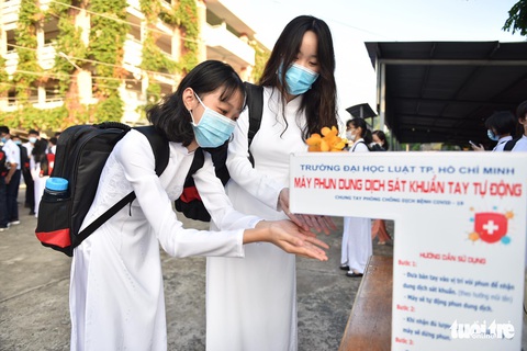 Gần 23 triệu học sinh cả nước khai giảng năm học mới - Ảnh 14. Gần 23 triệu học sinh cả nước khai giảng năm học mới - Ảnh 14.