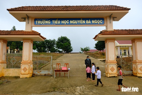 Khai giảng ở vùng tâm dịch bạch hầu - Ảnh 5. Khai giảng ở vùng tâm dịch bạch hầu - Ảnh 5.