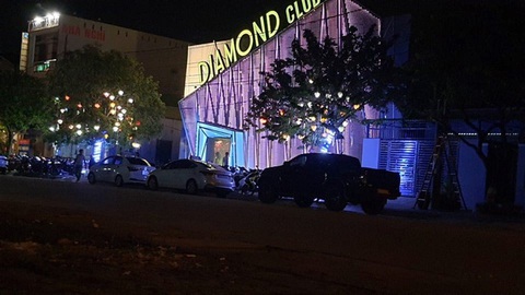 Bar Diamond Club mở cửa, livestream khách nhảy nhót bất chấp lệnh cấm? - Ảnh 1. Bar Diamond Club mở cửa, livestream khách nhảy nhót bất chấp lệnh cấm? - Ảnh 1.