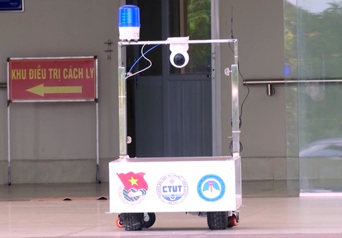 Thầy giáo trẻ chế robot thay người phục vụ khu cách ly điều trị bệnh nhân COVID-19 - Ảnh 3. Thầy giáo trẻ chế robot thay người phục vụ khu cách ly điều trị bệnh nhân COVID-19 - Ảnh 3.