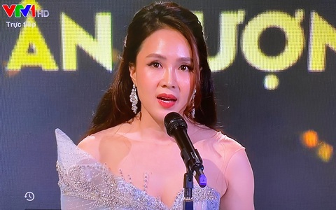 VTV Awards 2020: Hoa hồng trên ngực trái đại thắng, Hồng Diễm lên ngôi - Ảnh 4. VTV Awards 2020: Hoa hồng trên ngực trái đại thắng, Hồng Diễm lên ngôi - Ảnh 4.