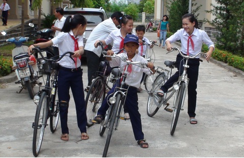 Những đứa trẻ quê hiếu học - Ảnh 1. Những đứa trẻ quê hiếu học - Ảnh 1.