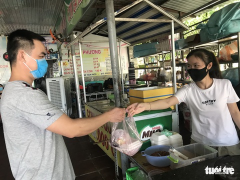 Sau mở cửa, Đà Nẵng vẫn mở rộng xét nghiệm COVID-19 - Ảnh 1. Sau mở cửa, Đà Nẵng vẫn mở rộng xét nghiệm COVID-19 - Ảnh 1.