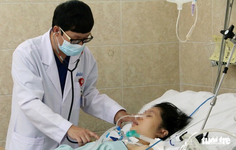Nữ bệnh nhân 20 tuổi nghi ngộ độc patê Minh Chay đang trở nặng, hôn mê sâu - Ảnh 1. Nữ bệnh nhân 20 tuổi nghi ngộ độc patê Minh Chay đang trở nặng, hôn mê sâu - Ảnh 1.