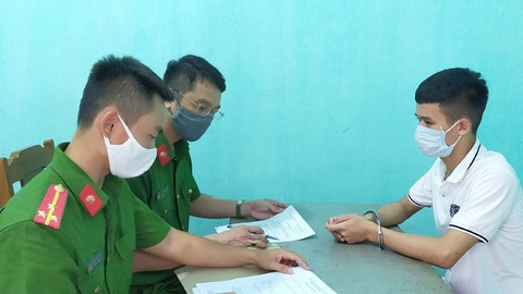 Bị tát vào đầu, trai làng rút dao đâm 1 người chết, 2 người bị thương - Ảnh 1. Bị tát vào đầu, trai làng rút dao đâm 1 người chết, 2 người bị thương - Ảnh 1.
