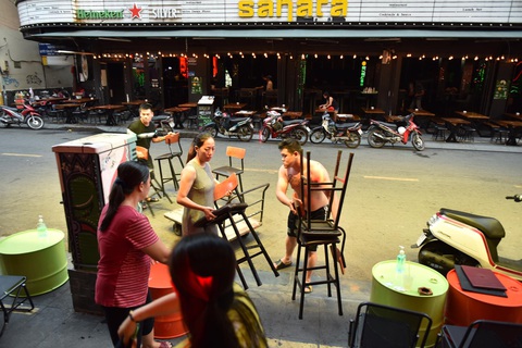 Bar, vũ trường ở Sài Gòn nhộn nhịp ‘sáng đèn, lên nhạc’ trở lại - Ảnh 8. Bar, vũ trường ở Sài Gòn nhộn nhịp ‘sáng đèn, lên nhạc’ trở lại - Ảnh 8.