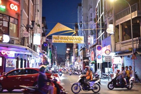 Bar, vũ trường ở Sài Gòn nhộn nhịp ‘sáng đèn, lên nhạc’ trở lại - Ảnh 10. Bar, vũ trường ở Sài Gòn nhộn nhịp ‘sáng đèn, lên nhạc’ trở lại - Ảnh 10.