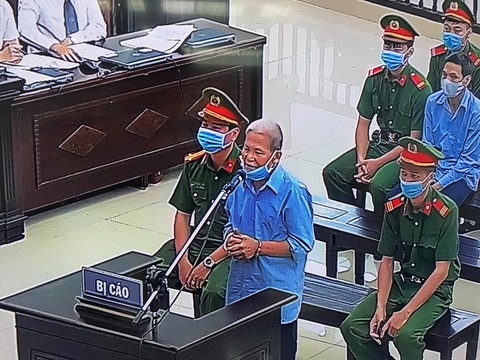 Vụ án Đồng Tâm: Bị cáo hối hận xin lỗi gia đình 3 chiến sĩ công an hi sinh - Ảnh 2. Vụ án Đồng Tâm: Bị cáo hối hận xin lỗi gia đình 3 chiến sĩ công an hi sinh - Ảnh 2.