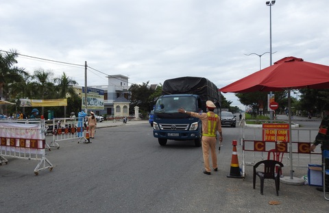 Mỗi tỉnh mỗi kiểu áp dụng với người từ Đà Nẵng về, Đà Nẵng lên tiếng - Ảnh 1. Mỗi tỉnh mỗi kiểu áp dụng với người từ Đà Nẵng về, Đà Nẵng lên tiếng - Ảnh 1.