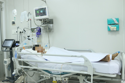 Bệnh nhân ngộ độc do patê Minh Chay tại BV Chợ Rẫy phải thở máy nhiều tháng - Ảnh 2. Bệnh nhân ngộ độc do patê Minh Chay tại BV Chợ Rẫy phải thở máy nhiều tháng - Ảnh 2.