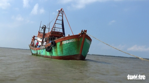 Bắt giam thuyền viên dùng búa đánh chết chủ tàu cá - Ảnh 2. Bắt giam thuyền viên dùng búa đánh chết chủ tàu cá - Ảnh 2.