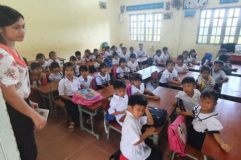 Trường xa quá, con đạp xe đi không nổi - Ảnh 1. Trường xa quá, con đạp xe đi không nổi - Ảnh 1.