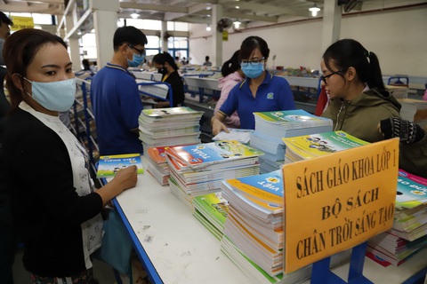 Phát hoảng với những khoản tiền bủa vây đầu năm học - Ảnh 1. Phát hoảng với những khoản tiền bủa vây đầu năm học - Ảnh 1.