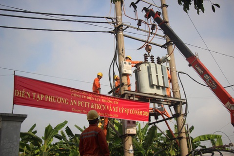 EVNHANOI: 3 sẵn sàng, 4 tại chỗ trong mùa mưa bão - Ảnh 1. EVNHANOI: 3 sẵn sàng, 4 tại chỗ trong mùa mưa bão - Ảnh 1.