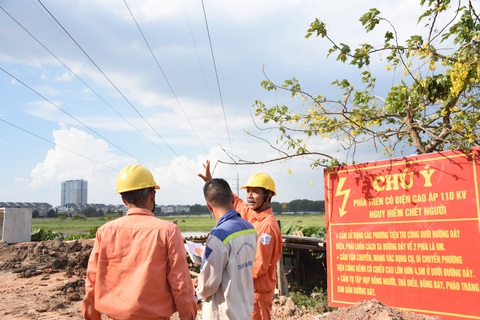 EVNHANOI: 3 sẵn sàng, 4 tại chỗ trong mùa mưa bão - Ảnh 3. EVNHANOI: 3 sẵn sàng, 4 tại chỗ trong mùa mưa bão - Ảnh 3.